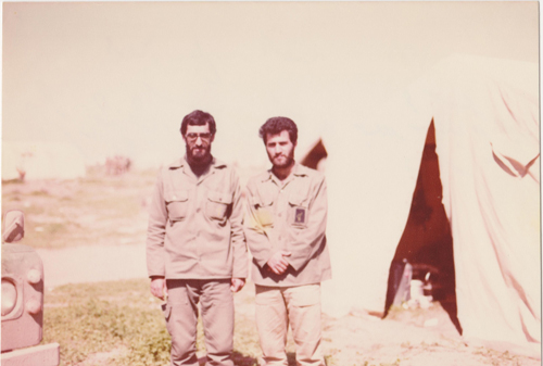 حاج علی و ابو عمار1360-شوش-شیخ شجاع(مرکز تیپ کربلا)چند روز پیش از عملیات فتح المبین