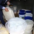 معدوم سازی ۱۰ تن مواد لبنی فاسد در نکا+تصویر