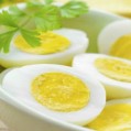 تخم‌مرغ را آب‌پز شده بخورید
